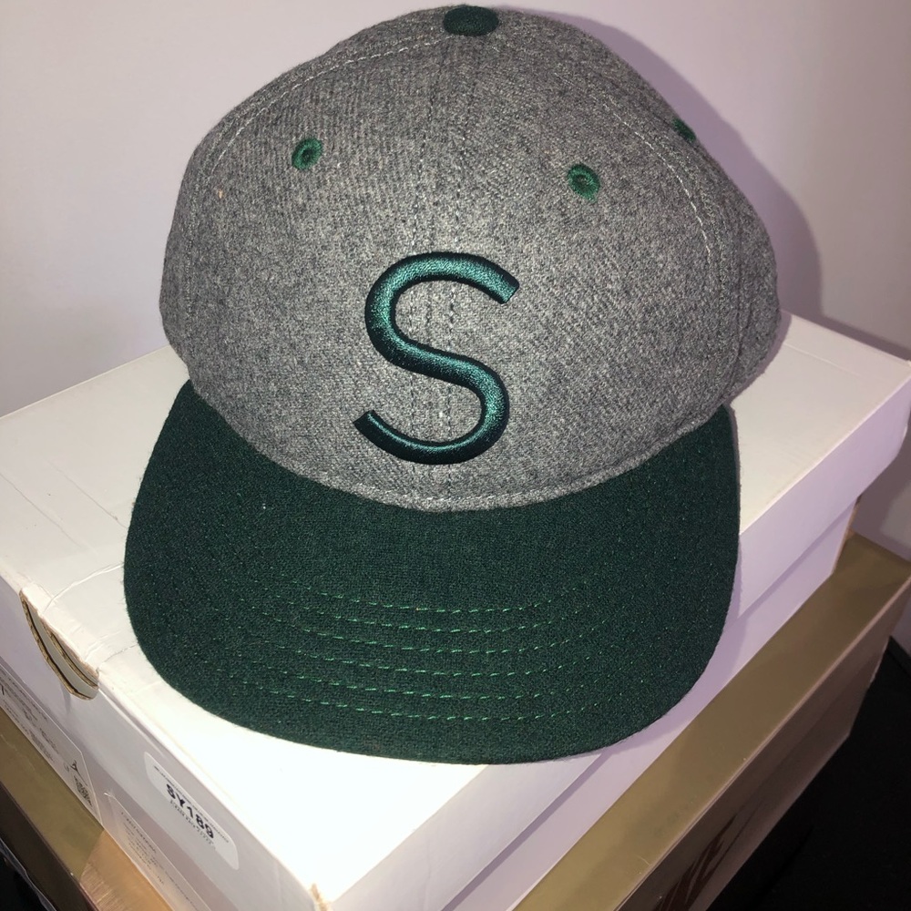 Gray Saturday Nyc wool hat size S/M
